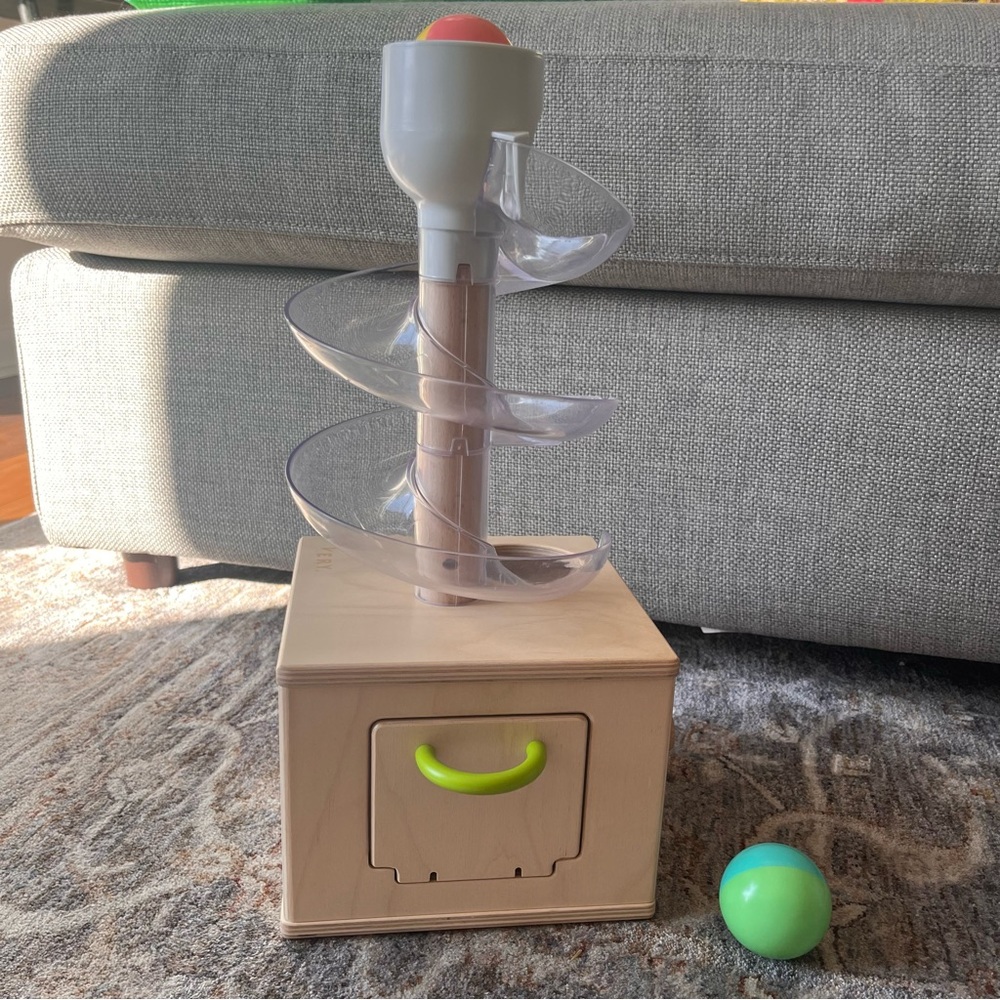 BABY: LOVEVERY Slide & Seek Ball Run